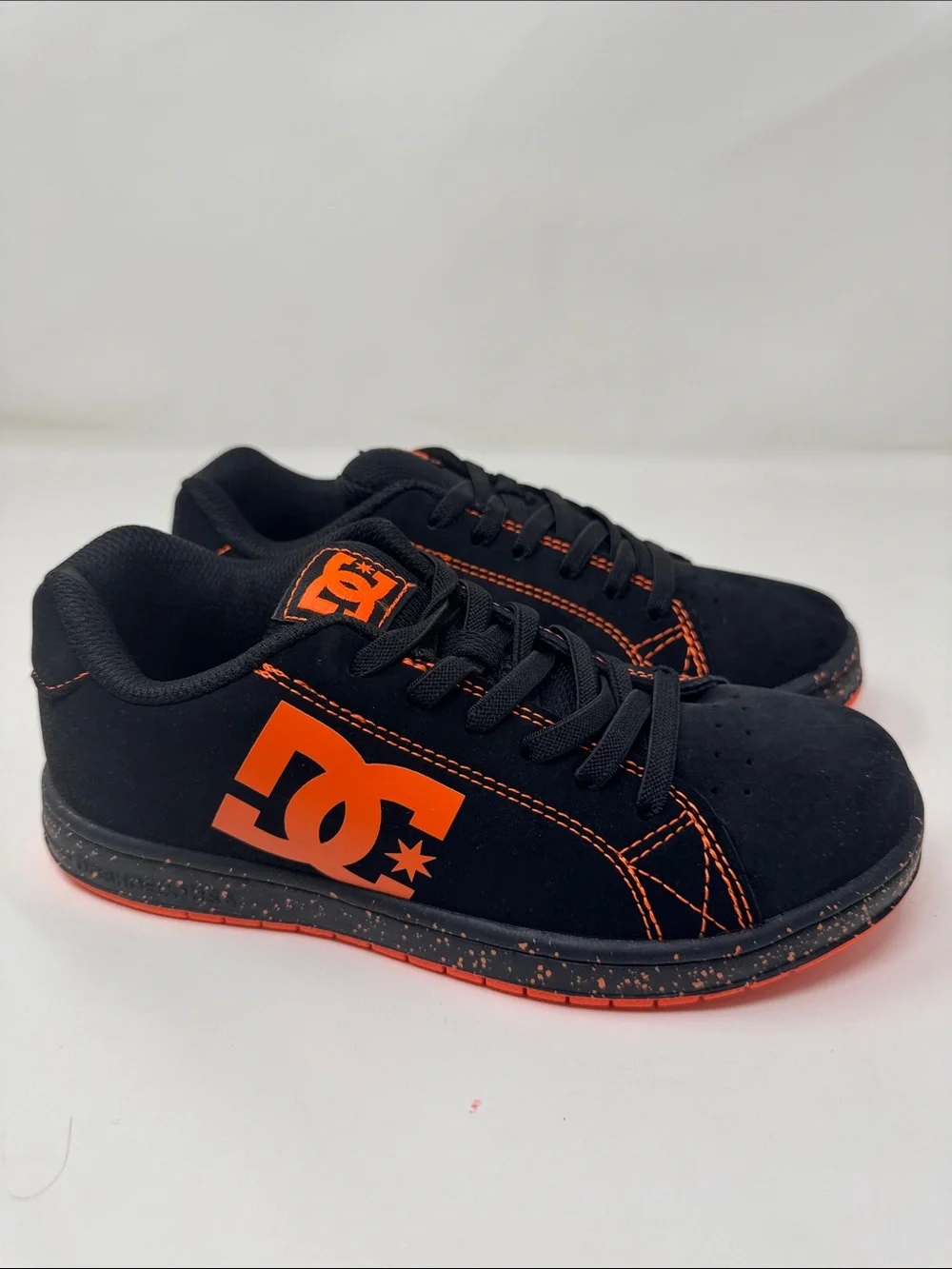 DC Kids Skateboard Sneakers Black with Bright Orange Logo boys girls 3 NWOT